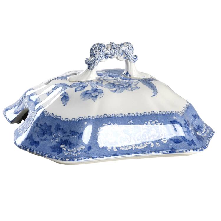 Camilla Blue (Earthenware, Scalloped) Lid for Tureen