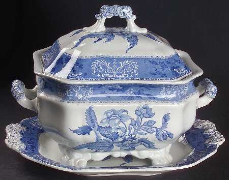 Camilla Blue (Earthenware, Scalloped) Tureen & Lid w/Underplate