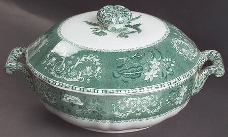 Green Camilla (Scallop, New Black Stamp) Round Covered Vegetable