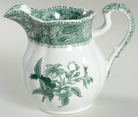 Green Camilla (Scallop, New Black Stamp) 32 Oz Pitcher