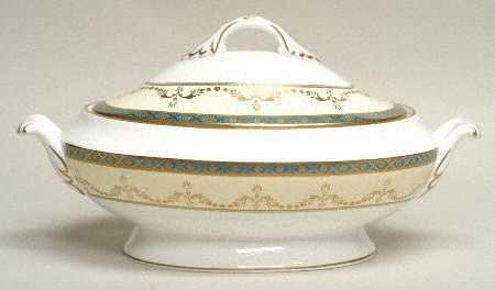 Chatsworth (Bone) Oval Covered Vegetable
