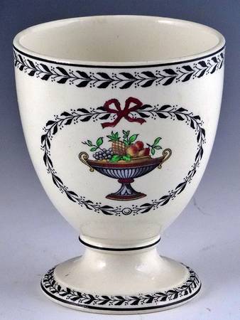 Chaplet (Black Trim) Single Egg Cup