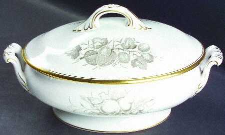 Chatham (Gold Trim) Oval Covered Vegetable