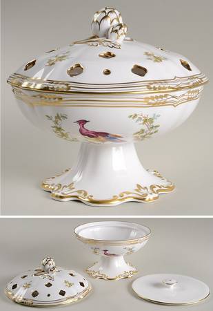 Chelsea Bird (No Raised Gold Dots) Large Footed Potpourri with a Pierced & Solid Lid