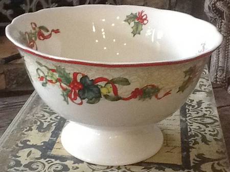 Christmas Tree 7" Footed Bowl
