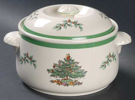 Christmas Tree 2 Qt Round Covered Casserole