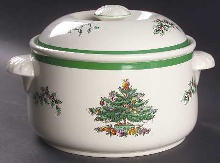 Christmas Tree 2 Qt Round Covered Casserole