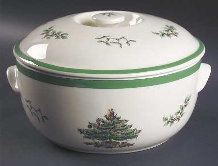 Christmas Tree 2.25 Qt Round Covered Casserole