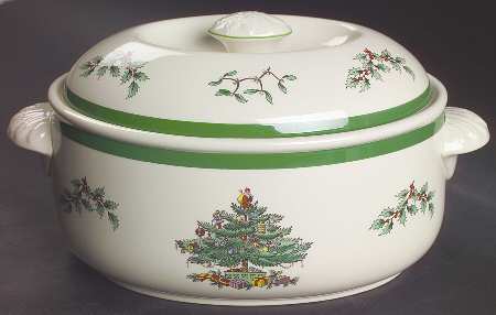 Christmas Tree 2 Quart Oval Covered Casserole