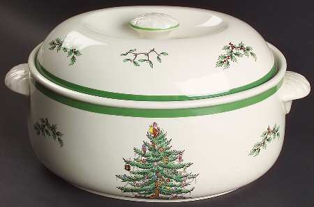 Christmas Tree 4 Qt Oval Covered Casserole