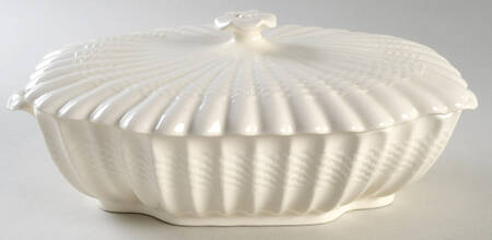 Chelsea Wicker Oval Covered Vegetable