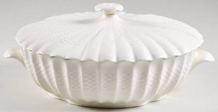 Chelsea Wicker Round Covered Vegetable