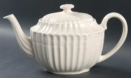 Chelsea Wicker Teapot & Lid