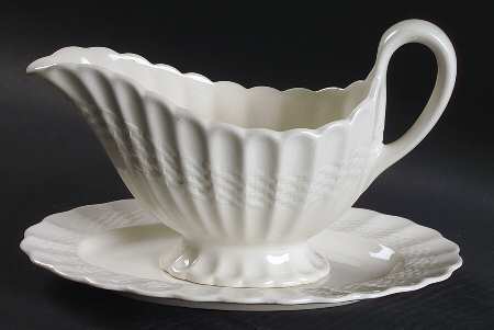 Chelsea Wicker Gravy Boat & Underplate/Relish