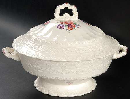 Claudia Round Covered Vegetable