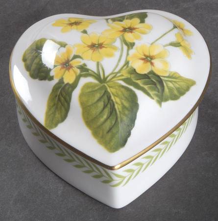Country Lane Heart Shape Box & Lid
