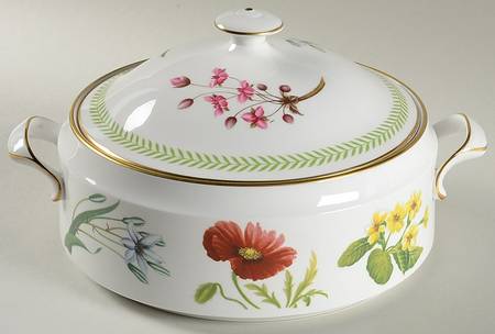 Country Lane Round Covered Vegetable