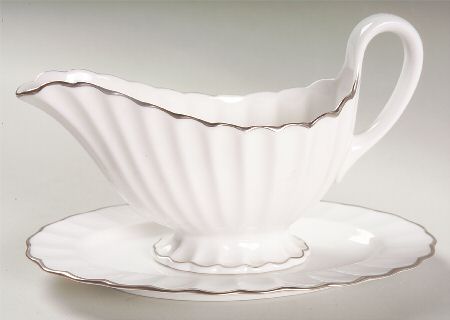 Corinth (PlatinumTrim) Gravy Boat & Underplate