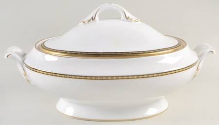 Coronet Oval Covered Vegetable