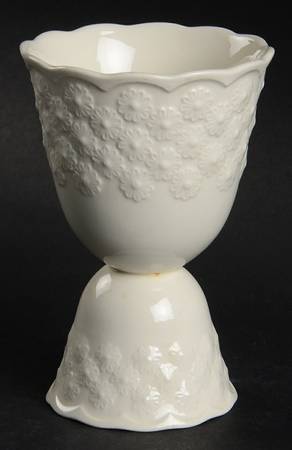 Daisy Embossed (All Off White) Double Egg Cup