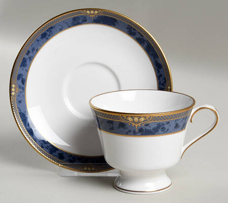 Dauphin Footed Cup & Saucer Set