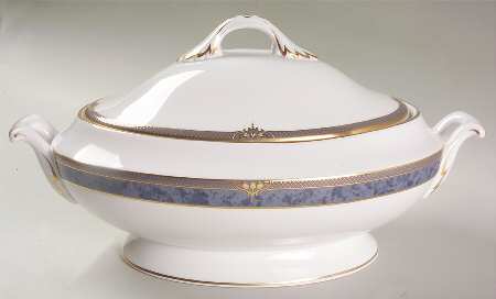 Dauphin Oval Covered Vegetable