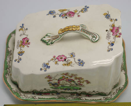 Eden Cheese Dish with Lid (Wedge)