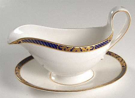 Envoy Gravy Boat with Attached Underplate