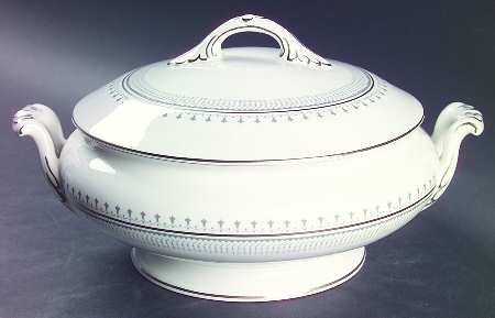 Fairfax Round Covered Vegetable