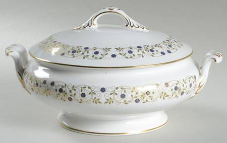 Filigree Round Covered Vegetable