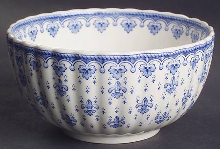 Fleur de Lys Blue (Earthenware, No Trim) Cranberry Bowl