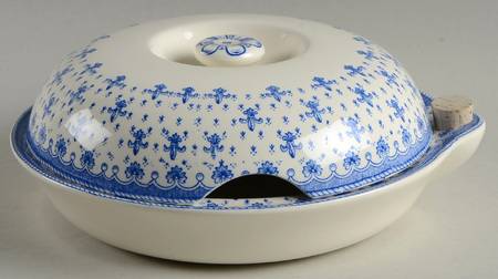 Fleur de Lys Blue (Earthenware, No Trim) Hot Water Plate with Cover