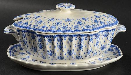 Fleur de Lys Blue (Earthenware, No Trim) Gravy Boat & Lid w/Underplate