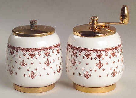 Fleur de Lys Brown (Earthenware, No Trim) Salt Mill & Pepper Mill Set