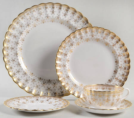 Fleur de Lys Gold (Bone, Gold Trim) 40 Piece Estate Set