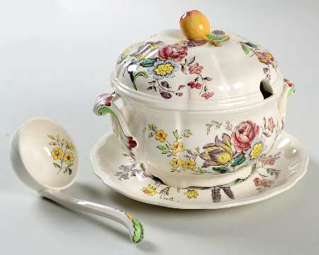 Gainsborough (Marlborough) Sauce Boat & Lid & Underplate & Ladle