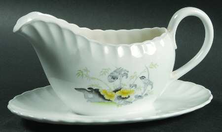 Gail Gravy Boat with Attached Underplate