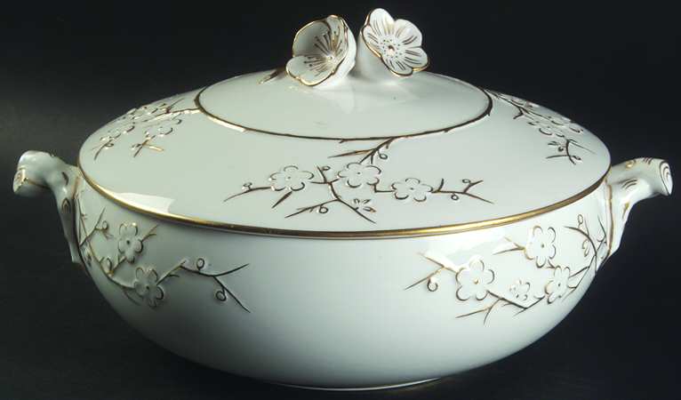 Geisha Gold (Gold Flowers, Gold Trim) Round Covered Vegetable