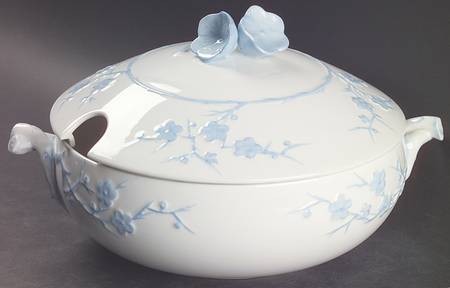 Geisha Light Blue (No Gold Accents) Round Covered Vegetable