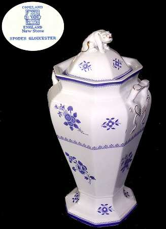 Gloucester (No Trim) Dog Top Covered Vase
