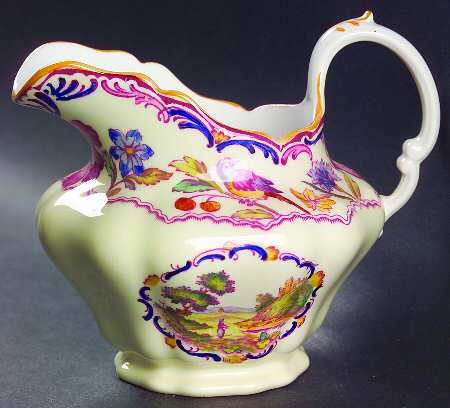 Gobelin (Scalloped, Yellow Trim) Creamer