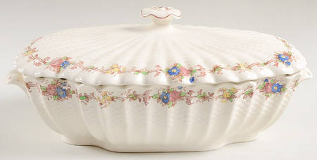Hazel Dell Off White Oval Covered Vegetable