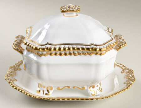 Hallmark (Gadroon Shape) Sauce Boat & Lid with Underplate