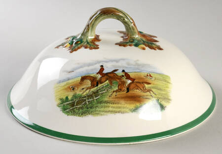 Herring Hunt, The Hunt (Green, Scalloped) Lid for Round Vegetable