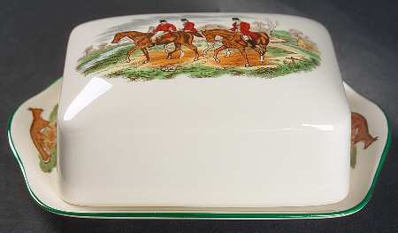 Herring Hunt, The Hunt (Green, Scalloped) Square Covered Butter