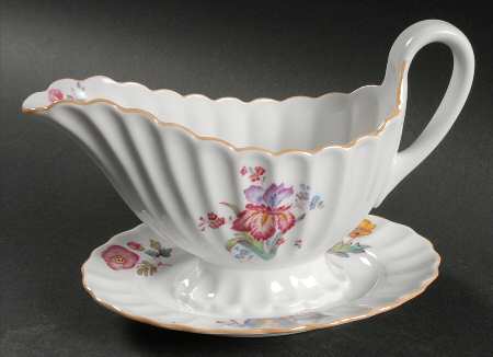 Iris Gravy Boat with Attached Underplate