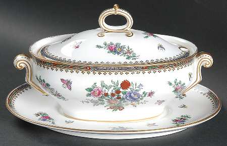 Lowestoft Flowers (Bone) Sauce Boat & Lid with Underplate