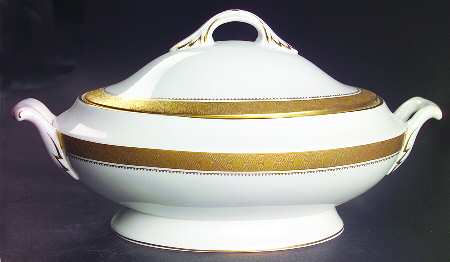 Mandarin Gold Oval Covered Vegetable