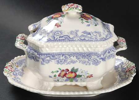 Mayflower Sauce Boat with Attached Underplate & Lid