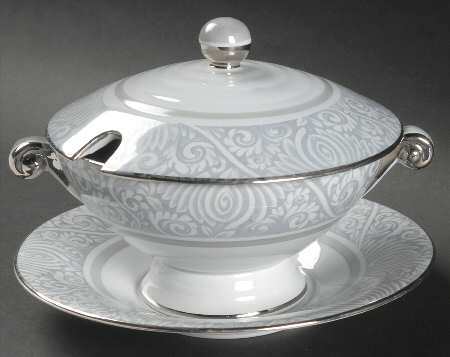 Ming Round Gravy Boat & Lid with Underlate